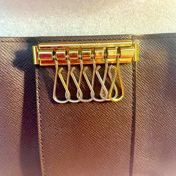 LV Damier Ebene Key Holder - Picture 3 of 6